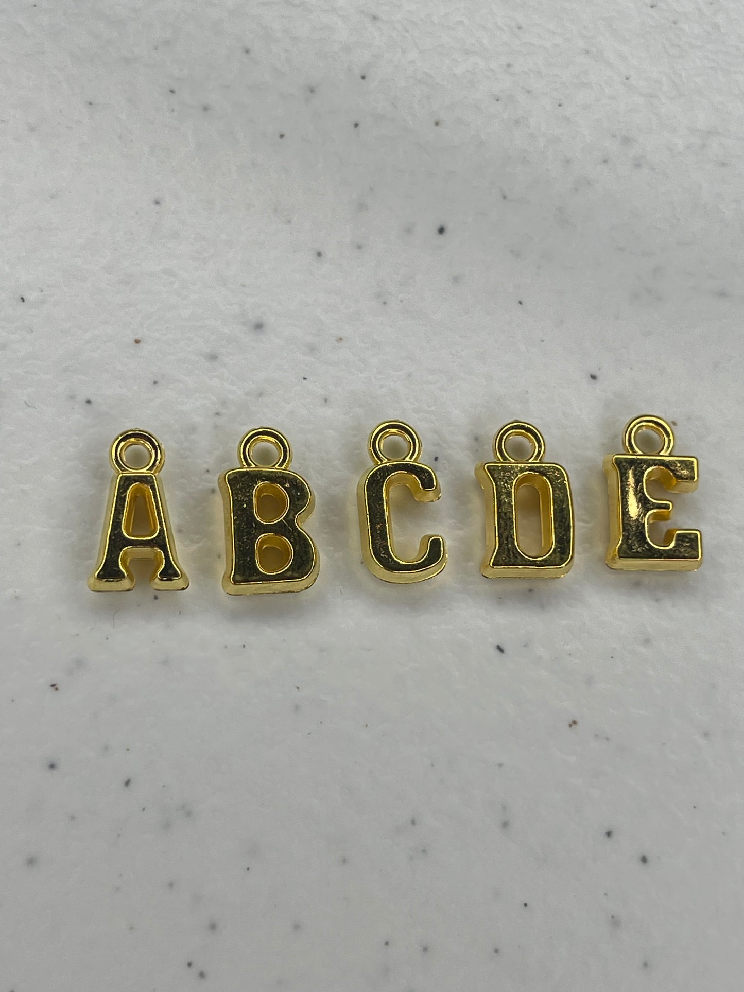 Initial bubble letter (Gold)